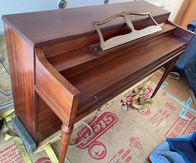 Winter & Company Piano ( upright / vertical ) Can deliver - $250 curb lobby NYC