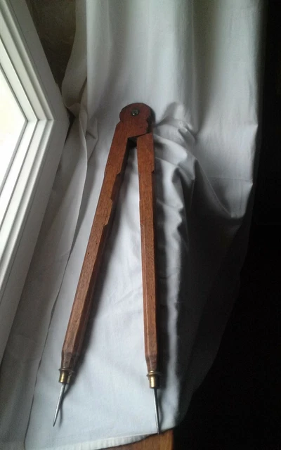 GRAND COMPAS EN bois ancien. Pièce de maitrise EUR 90,00 - PicClick FR