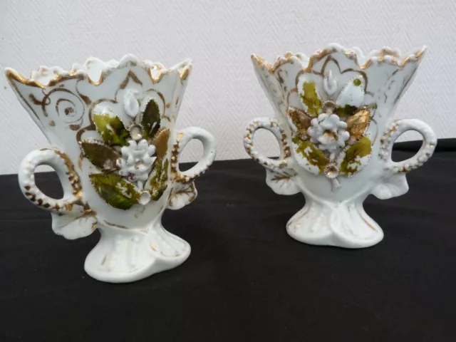 paire d'anciens vases de mariés de mariage en porcelaine  XIXe siècle 