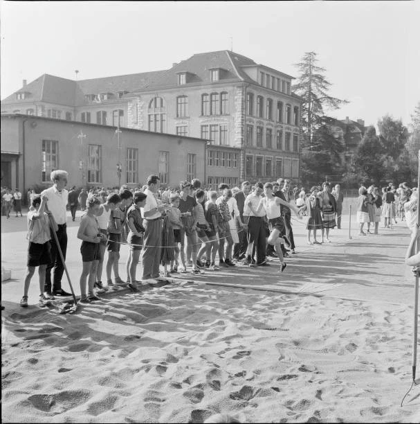 SPORTS DAY AT the Hofacker school Zurich 1959 Old Historic Photo 3 $9.