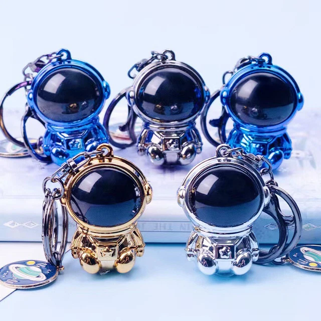 Trendy Astronaut Key Chains Lovely Hip Hop Colorful Astronaut Anime Keychai GAIR