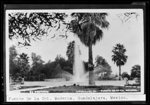 Fuente de la Col. Moderna Guadalajara Mexico Old Photo