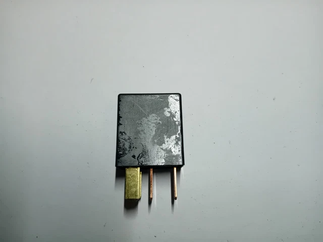Honda Civic Mk7 01-05 Omron 4 Pin Relay G8Hnua007607 (Y89) Honda Civic Mk7 01-05 Omron 4 Pin Relay G8Hnua007607 (Y89)
