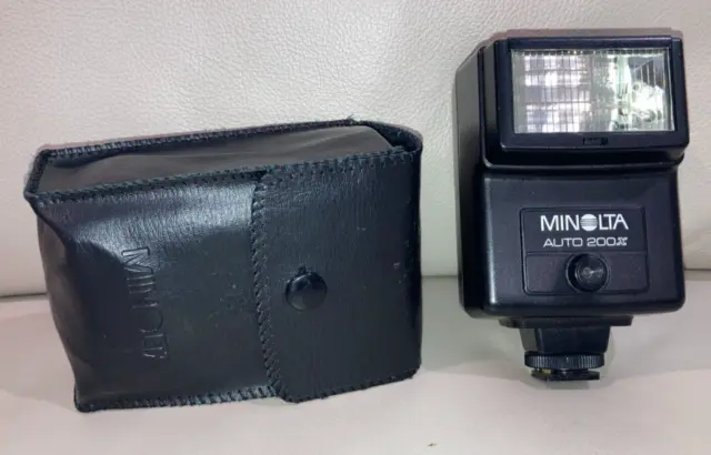 Minolta 200X Automatic Camera Electroflash Shoe Mount Flash With Case 946D