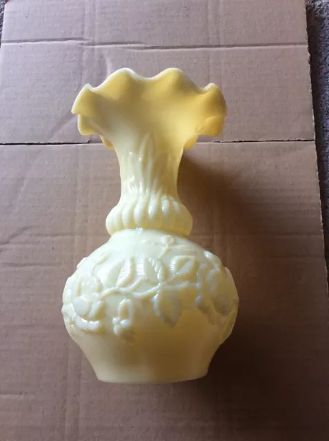Grand vase en opaline décor floral
