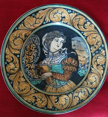 Bellissimo Piatto rotondo in ceramica di castelli,donna orsini colonna fondo blu 