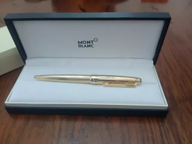 Penna Montblanc Elegante Colore Oro Ufficio