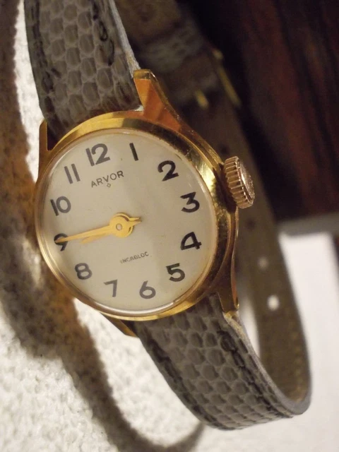 Montre Tissot Femme Courtoise – Quartz Plaqué Or, Bracelet Méca, Occasion