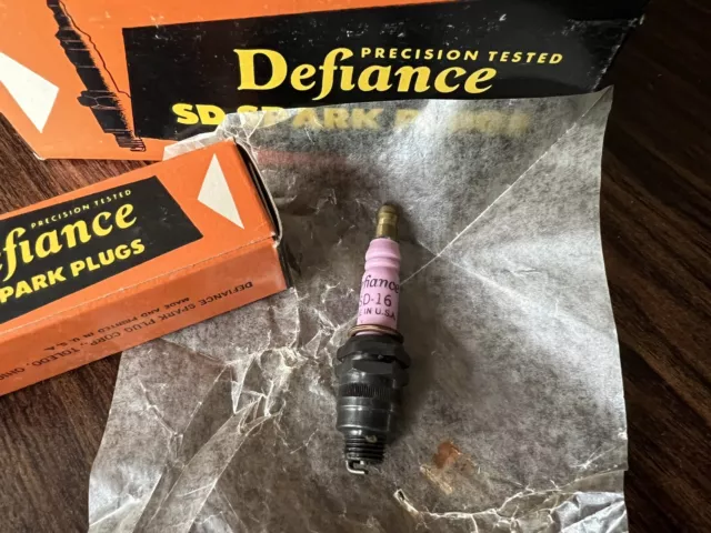 NEW IN BOX  10 Vintage Antique Defiance No. SD 16 Spark Plug  COLLECTIBLE 3