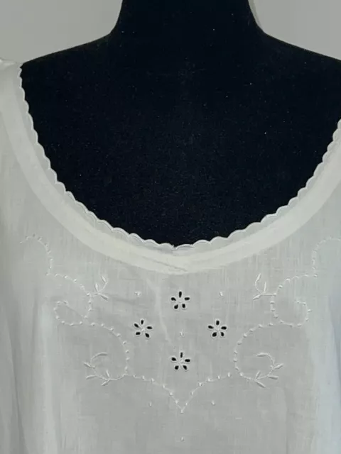 Ancienne chemise de jour / nuit en pur coton,  brodé