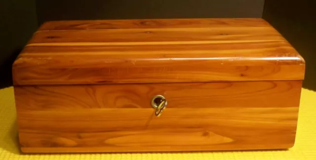 Lockable Antique Lane Wooden Cedar Chest with KEY Jewelry Trinket Box