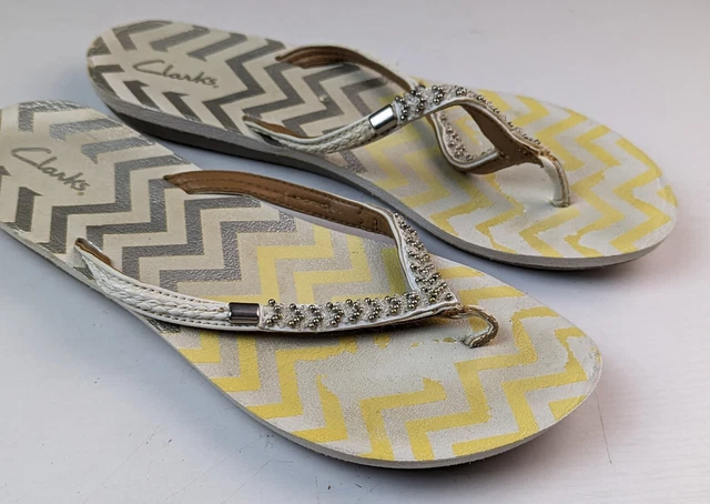 Clarks Womens Sandal Size 7M Beaded Thong Flip Flop Slide Off White Silver Beach