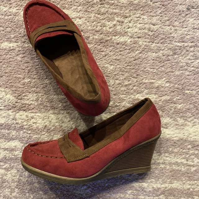 Avon Cushion Walk Red Loafers Wedge Shoes Heel Women's Size 8 Slip On EUC