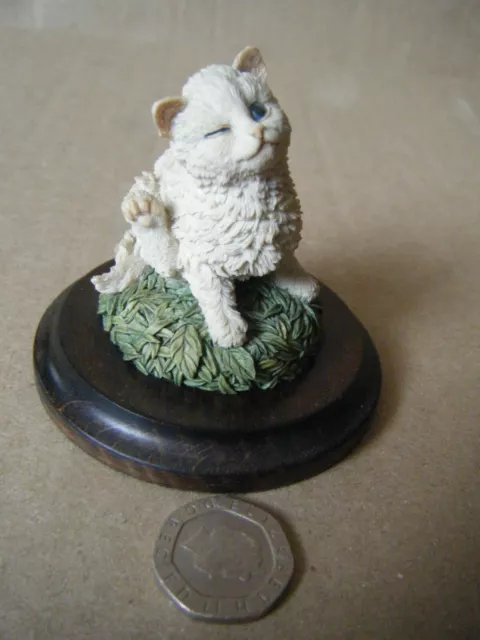 Vintage Country Artists "MINIATURE CAT FIGURINE" By Langford 1989. Unboxed.