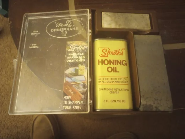 Vintage SMITH'S SHARPENING KIT Hard & Soft Arkansas Stones w/ Oil in CASE