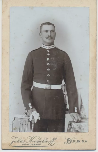 CDV Portrait Berlin Offizier Pickelhaube /Bajonett  (9223)