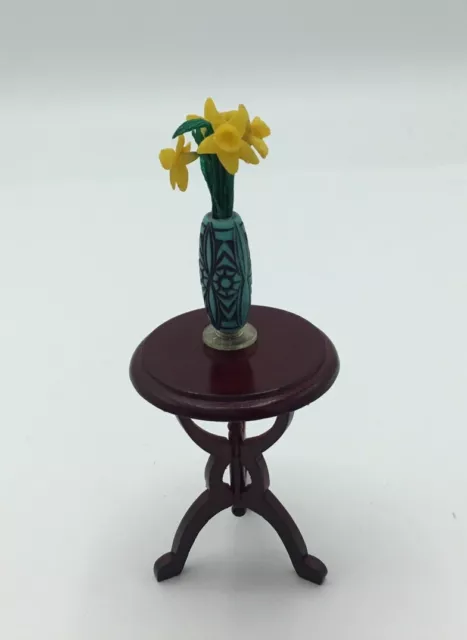 Dolls House Round Occasional Table With Vase Of Flowers