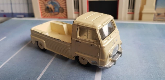 Dinky Toys Au 1/43Eme Renault Estafette Pick-Up Refs 63 Bonne Base Pour...