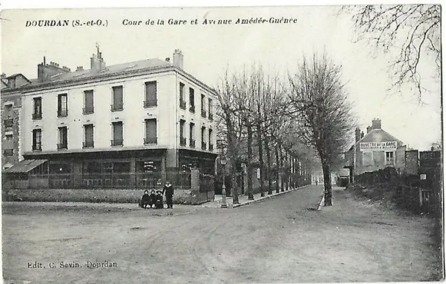 CPA carte postale ancienne DOURDAN  Essonne avenue de la gare animée