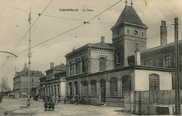 CPA 57 - La gare de Thionville
