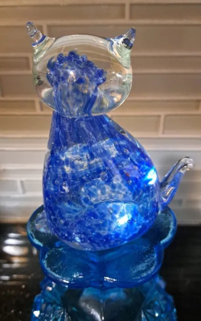 Sitting Cat Clear/Blue Art Glass Paperweight Unmarked 4.5 inches tall Pre-Owned