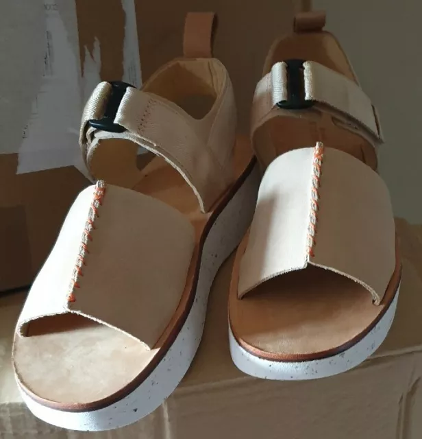 Clarks trek top maya