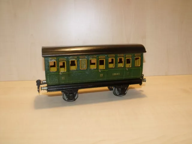 9750) Märklin uralt 1864 - Spur 1 - Abteilwagen grün - L. 22,5 cm - ansehen