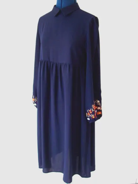 Kleid Langarm 42 dunkelblau bestickte Ärmel Blumen Prinzesstaille 70er J. Retro