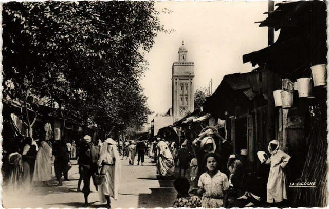 CPA AK FEZ - Rue et Mosquée MAROC (669150)