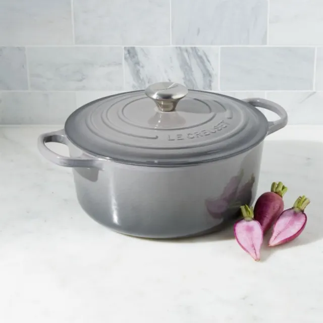 Le Creuset French Gray signature 7.25 qt Dutch Oven NWT free shipping