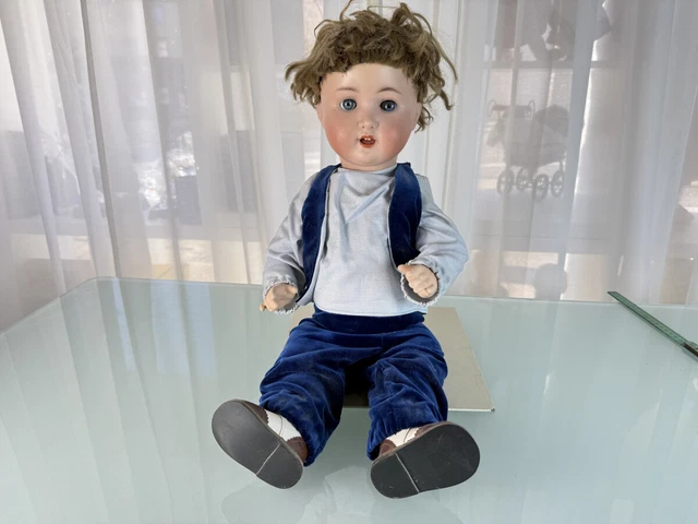 Yann poupée en porcelaine de collection de l'artiste Chris noel - Collection