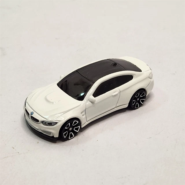 Hot Wheels BMW M4 ホワイト Amazon.com: Hot Wheels 2016 BMW BMW M4 189/250, White : Toys