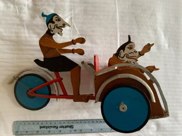 Wayang Kulit Semar being cyclo-taxied by Sang Prabu