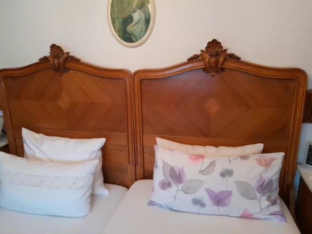 Oma’s schönes, antikes Doppelbett aus den 1910er Jahren