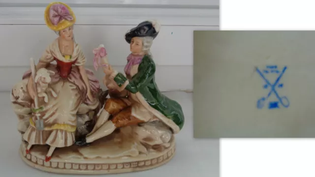 Groupe En Porcelaine Polychrome De Saxe Germany  Marque Aux Ciseaux