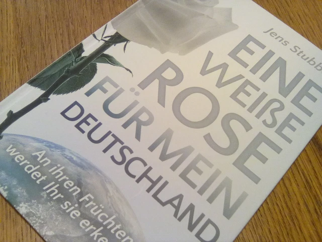 EINE WEISSE ROSE für mein Deutschland. An ihren Früchten werdet Ihr sie