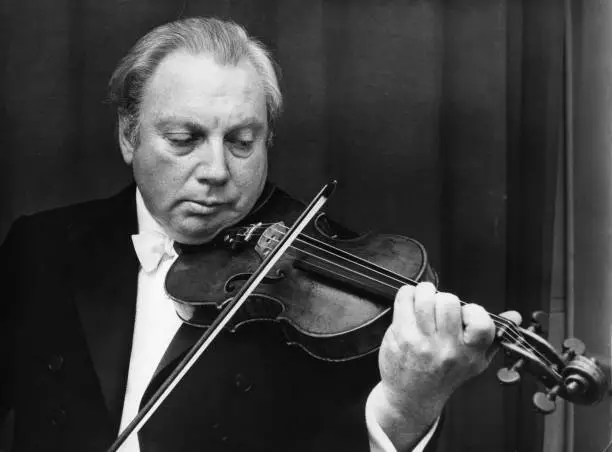 Celebrated violinist Isaac Stern gives a concert Theatre des C- 1973 Old Photo