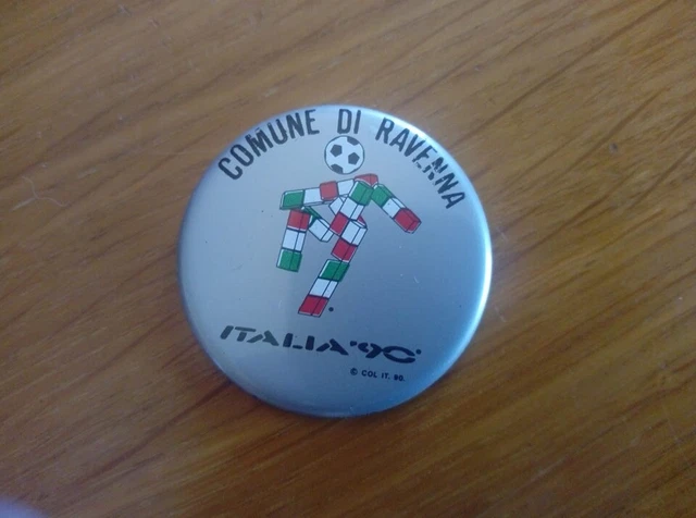 Pin's Italia 90 – Coupe Du Monde De Football, émail, Fabrication Italienne