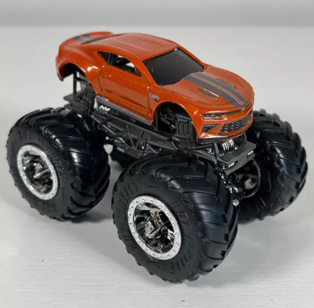 Camión monstruo diecast Hot Wheels Monster Jam - Chevy Camaro SS 1:64