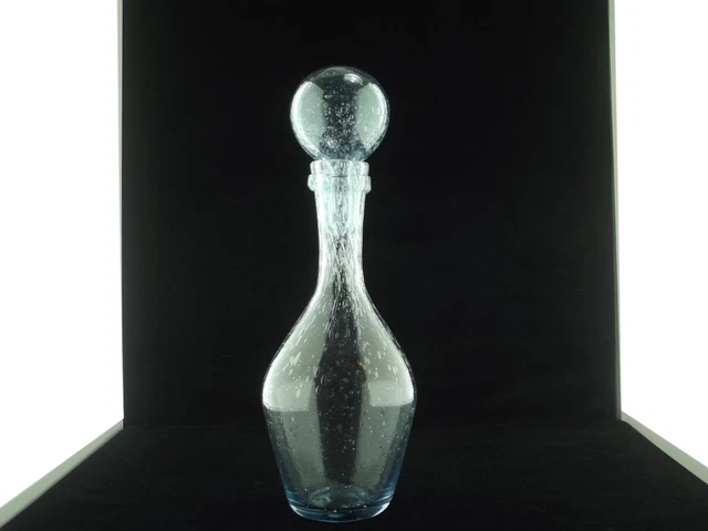 Carafe bleue en verre soufflé bullé
