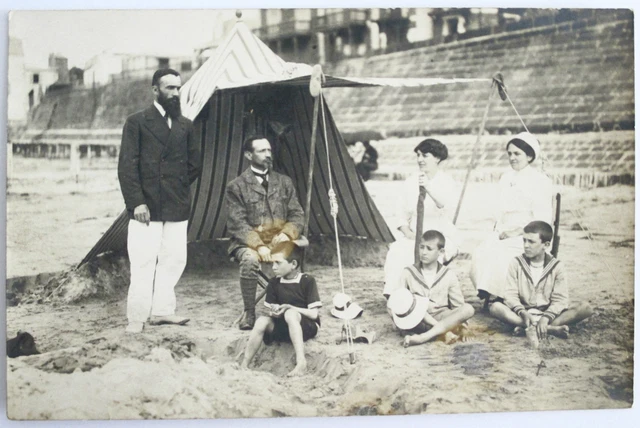 CPA Photo - Family on the Beach (Children, Nurse)
