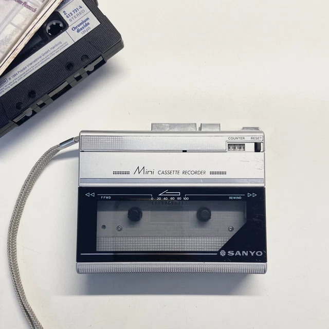 SANIO M1120 mini cassette tape recorder vintage walkman EUR 65,00