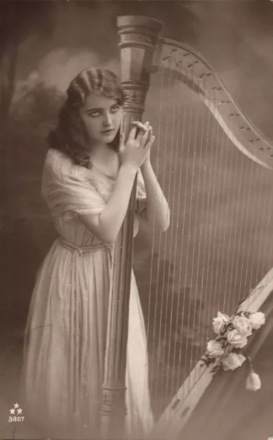 CPA Fantaisie - Jeune femme à la Harpe - 3807