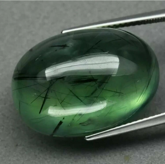 PREHNITE NATURELLE Vert 32.54ct 22x15.5ct SANS TRAITEMENT, avec aiguilles Rutile