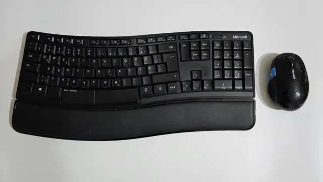 Microsoft Sculpt Comfort - Tastatur und Maus Set (Kabellos)