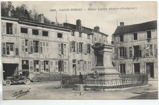 SAINT MIHIEL - Meuse - CPA 55 - PLace en ruines - voiture  statue Ligier Richier