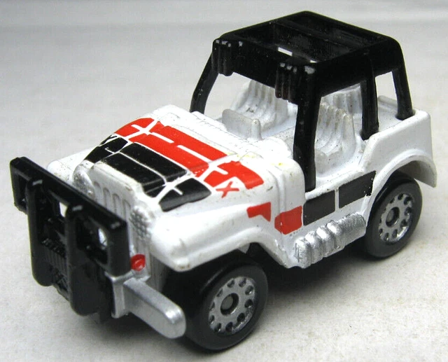 1986 GALOOB MICRO Machines Jeep Wrangler 4X4 White 1 3/8" Car W Red