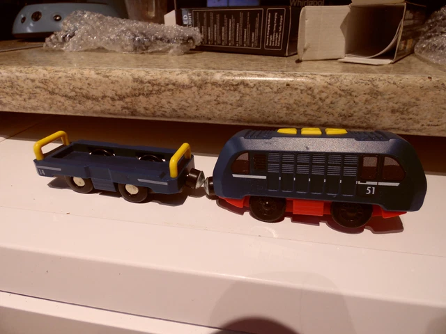 Grande locomotive à piles BRIO. Une locomotive rouge multifonctions