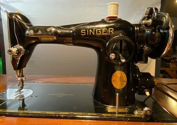 Singer 201-2 Electric Sewing machine in Cabinet
