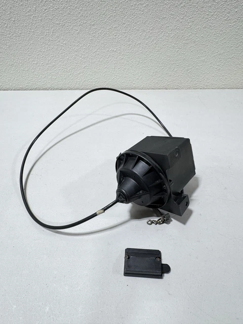 thumbnail image 2 of Jeep Cherokee XJ Comanche MJ Cruise Control Servo Cable Bracket 53007958 (Used) 2 of 6